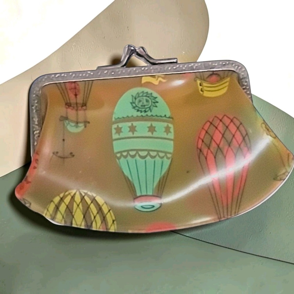 True Vintage 1960s Hot Air Balloon Novelty Print Kiss Lock Vinyl Coin Purse